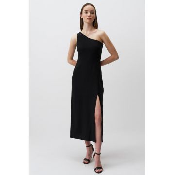 Rochie cu decolteu pe un umar si slit lateral