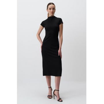 Rochie midi cu maneci scurte si slit pe spate