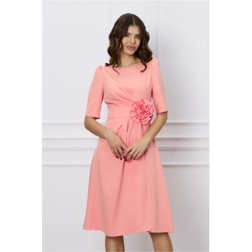 Rochie DY Fashion roz cu floare in talie