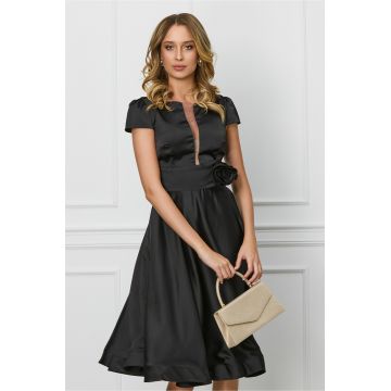 Rochie neagra din satin cu trandafir in talie