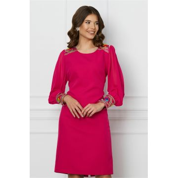 Rochie Lora fucsia cu broderie la umeri si maneci