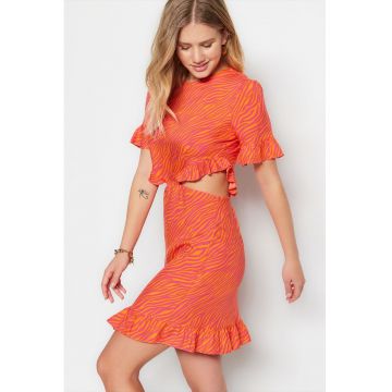 Rochie scurta cu model - maneci scurte si decupaje