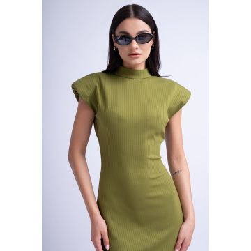 Rochie Midi Khaki cu Umeri Supradimensionati si Slit Lateral