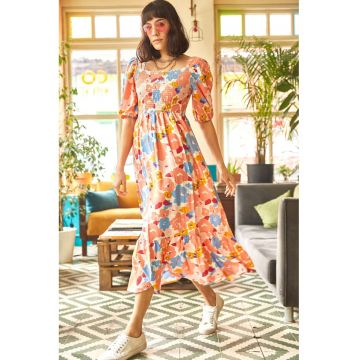 Rochie cu model floral si maneci bufante