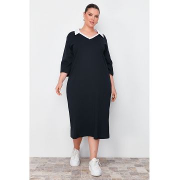 Rochie plus size cu guler contrastant