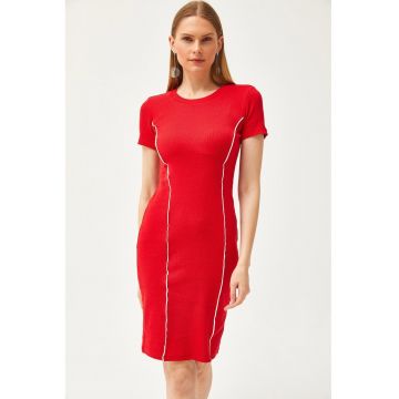 Rochie cambrata cu vipusca contrastanta 134273