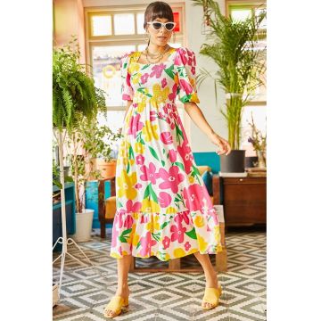 Rochie cu model floral si maneci bufante