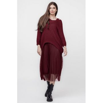 Rochie suprapusa cu puloveras cu maneca lunga si tulle plisat, bordo