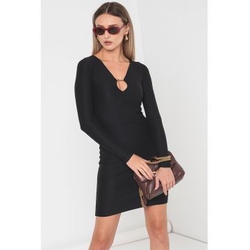 Rochie mini cambrata cu decupaj