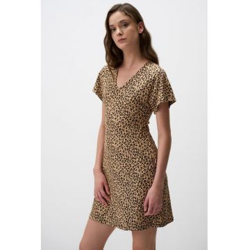 Rochie cu animal print si decolteu in V