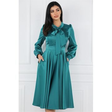 Rochie verde din satin cu pliuri pe bust si buzunare functionale