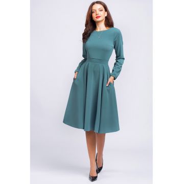 Rochie midi evazata cu decolteu barcuta