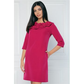 Rochie MBG office din stofa fucsia accesorizata cu floricele la bust