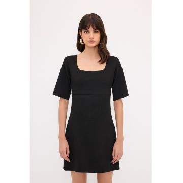 Rochie mini cu croiala in A si decolteu patrat