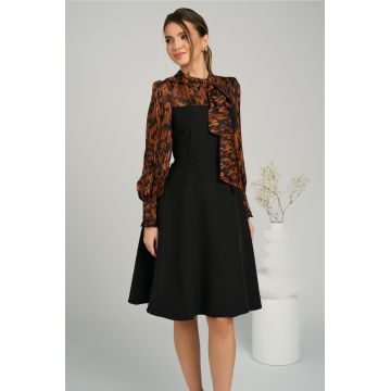 Rochie office din stofa neagra cu voal la bust si animal print caramiziu