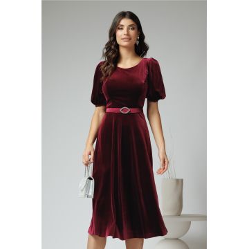 Rochie eleganta din catifea bordo cu croi clos si curea in talie