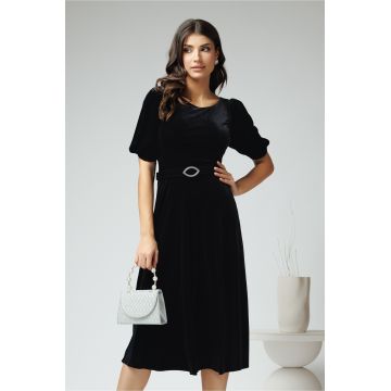 Rochie eleganta din catifea neagra cu croi clos si curea in talie