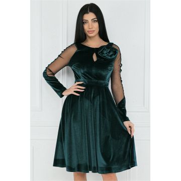 Rochie MBG eleganta din catifea verde cu maneci din tull si floare pe bust