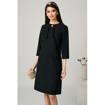 Rochie DY Fashion office din velur neagra cu funda si brosa