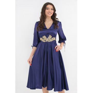 Rochie clos indigo cu broderie aurie in talie