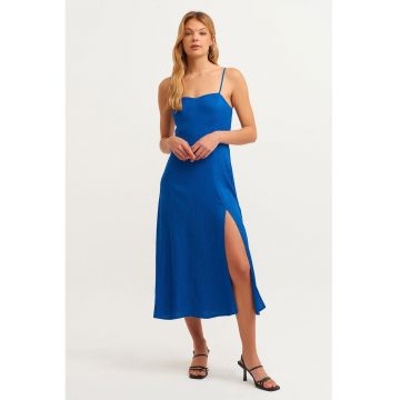 Rochie midi cu croiala in A si slit frontal