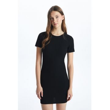 Rochie-tricou cu decolteu la baza gatului