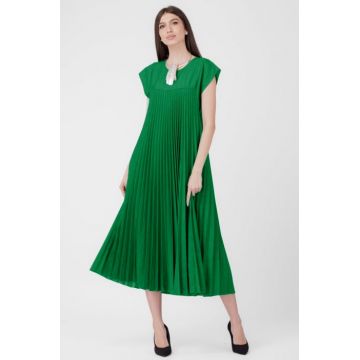 Rochie plisata A-line lunga, material fin si usor creponat, verde