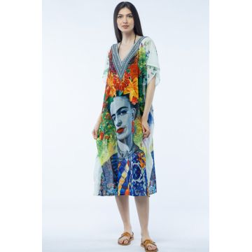 Rochie lunga de plaja tip poncho cu motive florale si Frida Kahlo