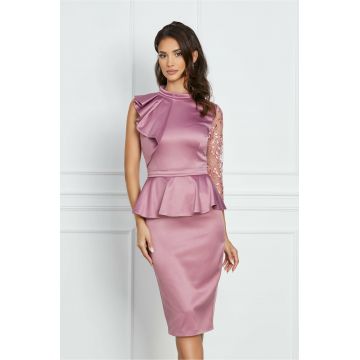 Rochie eleganta roz cu o maneca din dantela si peplum in talie